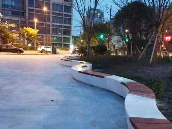 石凳